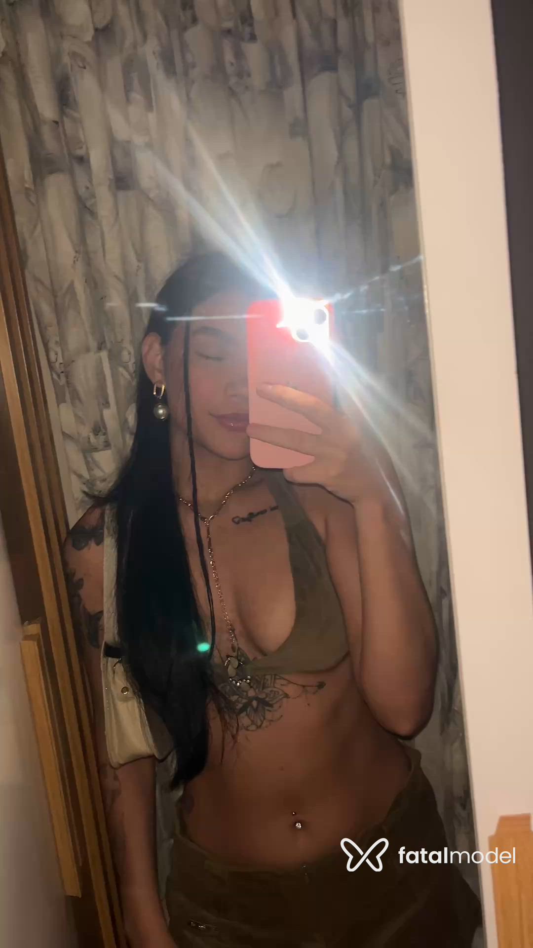 Acompanhante mulher morena (o) de olhos pretos - Larissa Vasco
