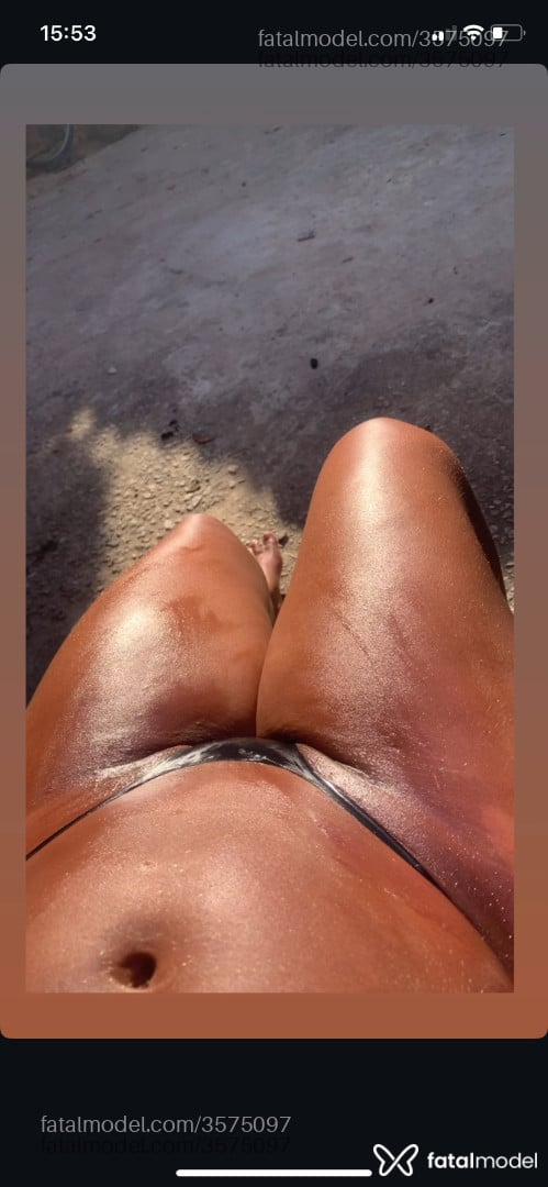 Acompanhante mulher morena (o) de olhos pretos - Talita