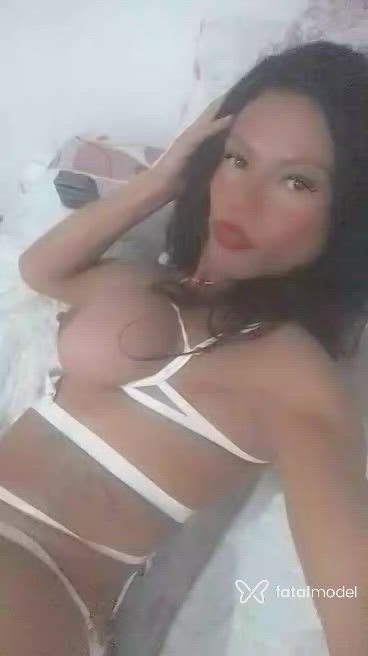 Acompanhante travesti com cabelo castanho de olhos verdes - MICHELLY LEMOS