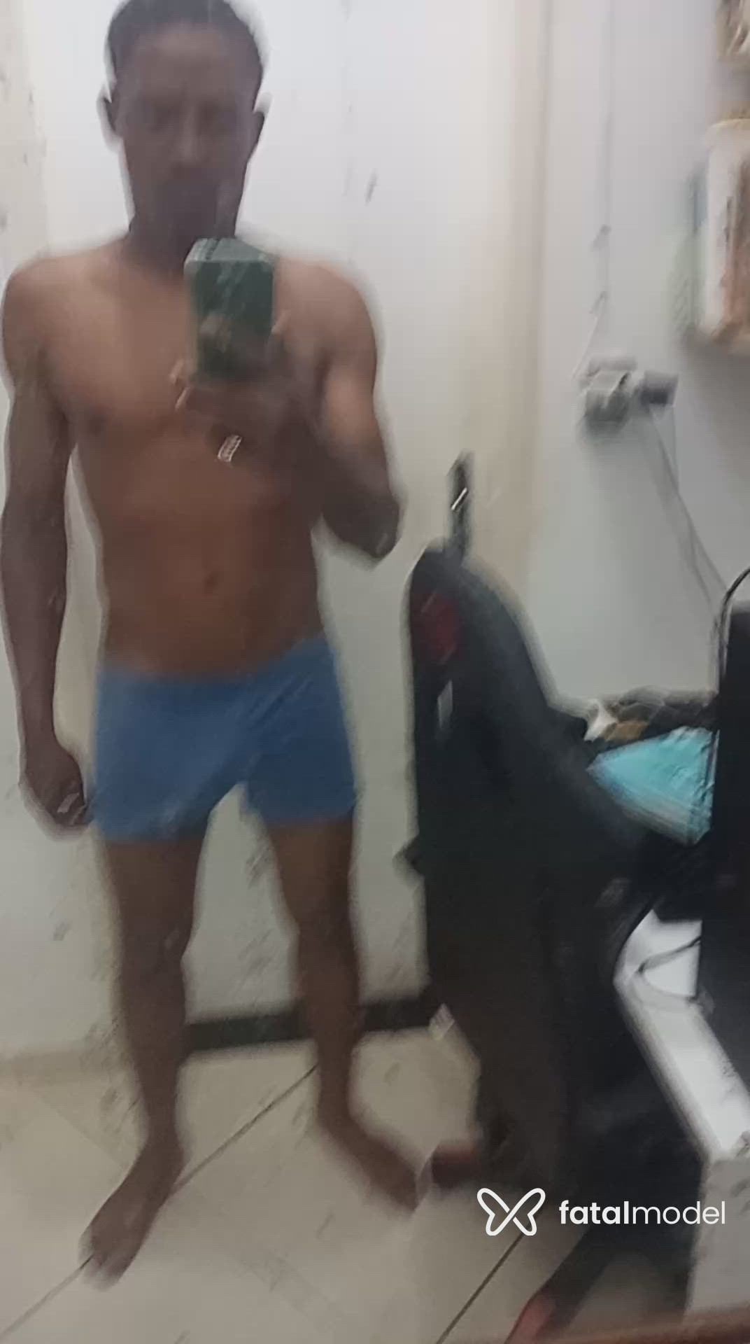 Acompanhante homem morena (o) de olhos castanhos - Black