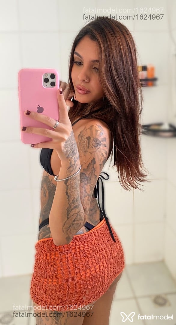 Acompanhante mulher com cabelo castanho de olhos castanhos - Stella