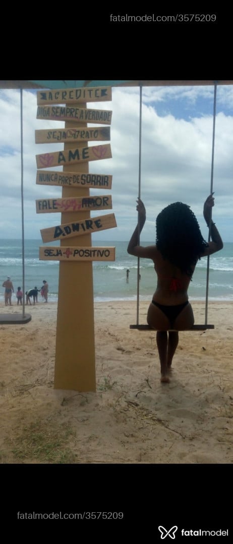 Acompanhante mulher morena (o) de olhos pretos - Stella