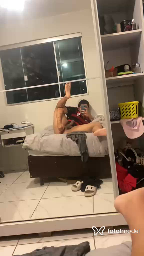 Acompanhante homem com cabelo castanho de olhos castanhos - Backes Acompanhante homem com cabelo castanho de olhos castanhos - Backes