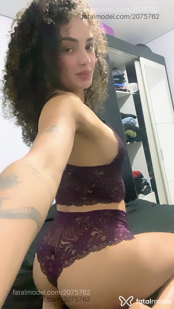 Acompanhante mulher com cabelo castanho de olhos castanhos - Fany Olivr