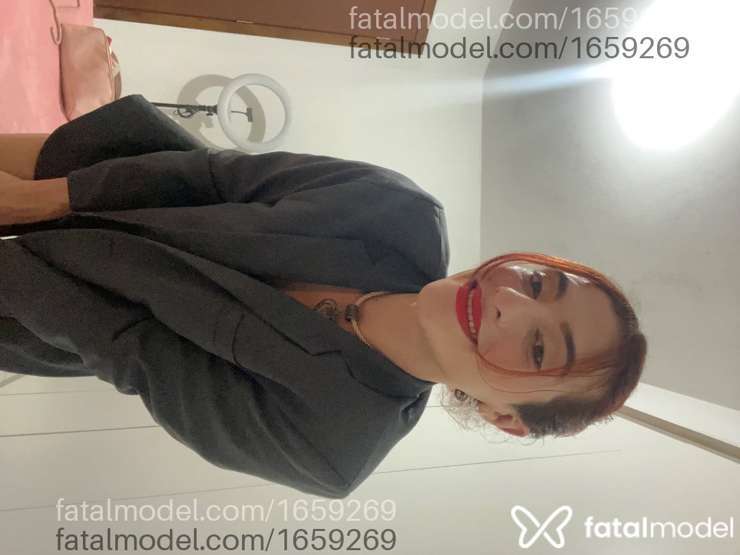 Acompanhante mulher trans loira (o) de olhos verdes - Alexia