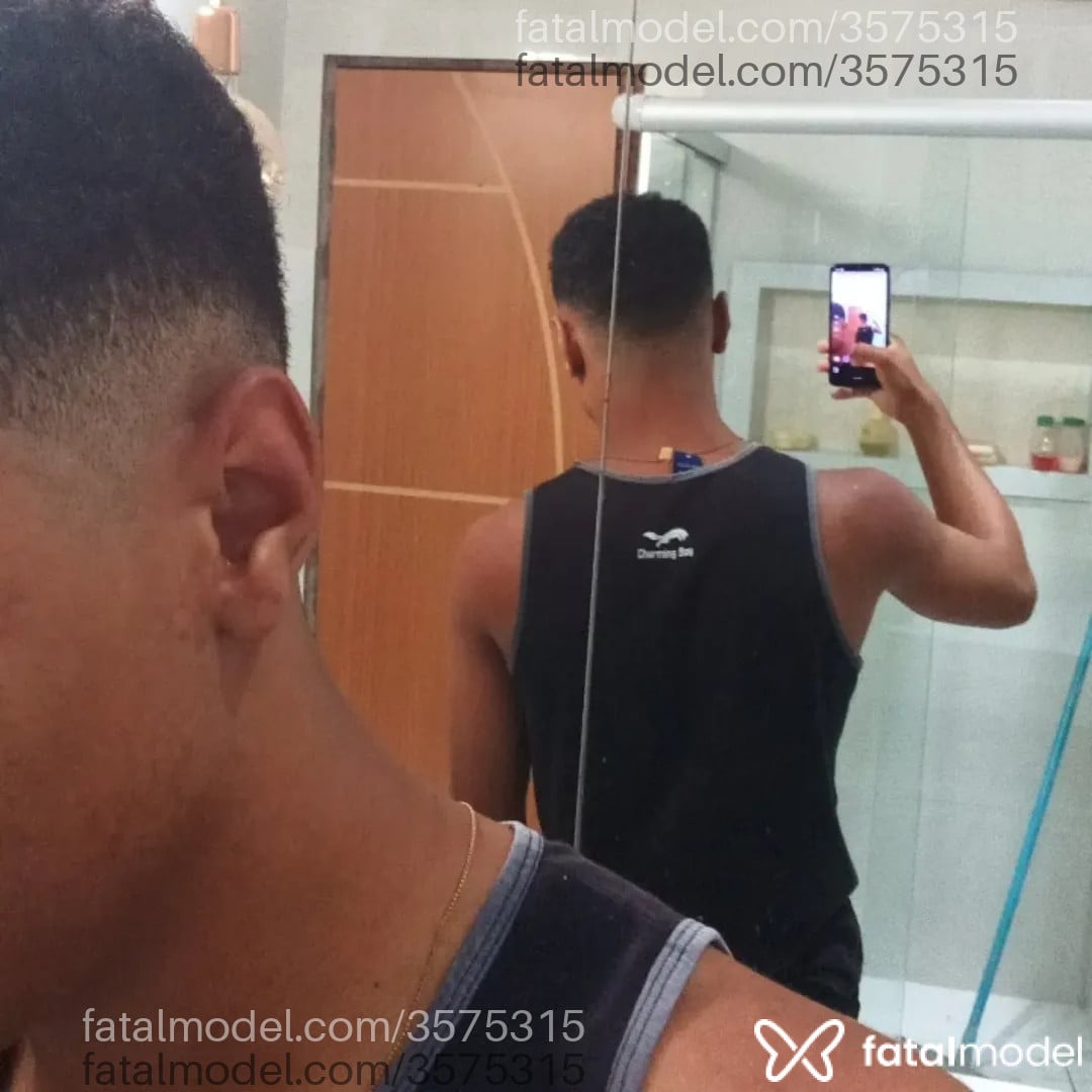 Acompanhante homem com cabelo castanho de olhos castanhos - Jonathan