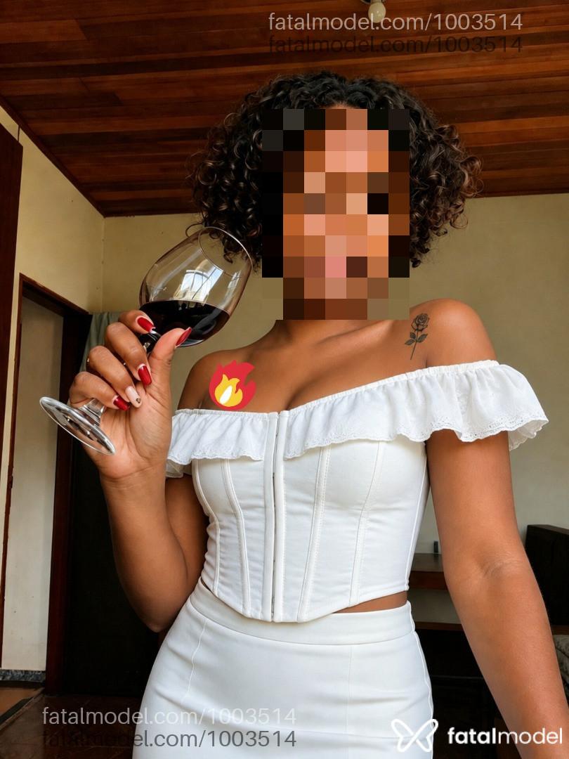 Acompanhante mulher morena (o) de olhos pretos - Karla