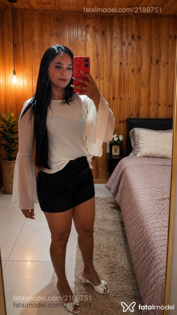 Acompanhante mulher morena (o) de olhos pretos - Isabella Oliveira