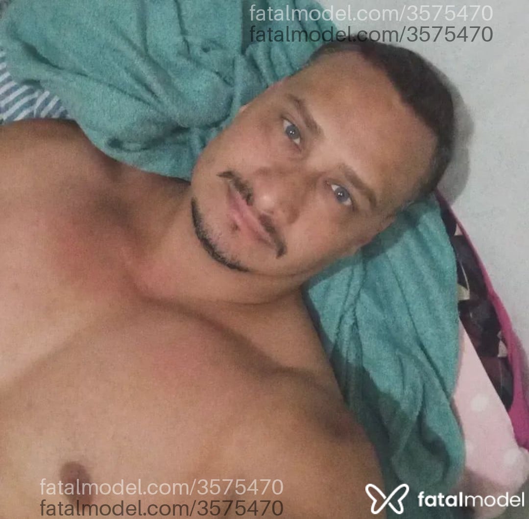 Acompanhante homem loira (o) de olhos azuis - Andrade