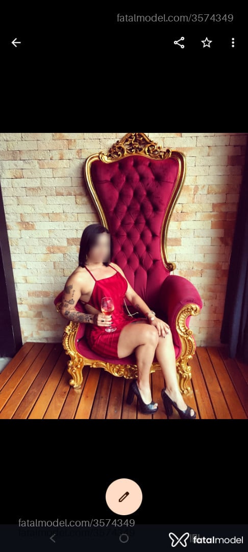 Acompanhante mulher morena (o) de olhos castanhos - Débyfit