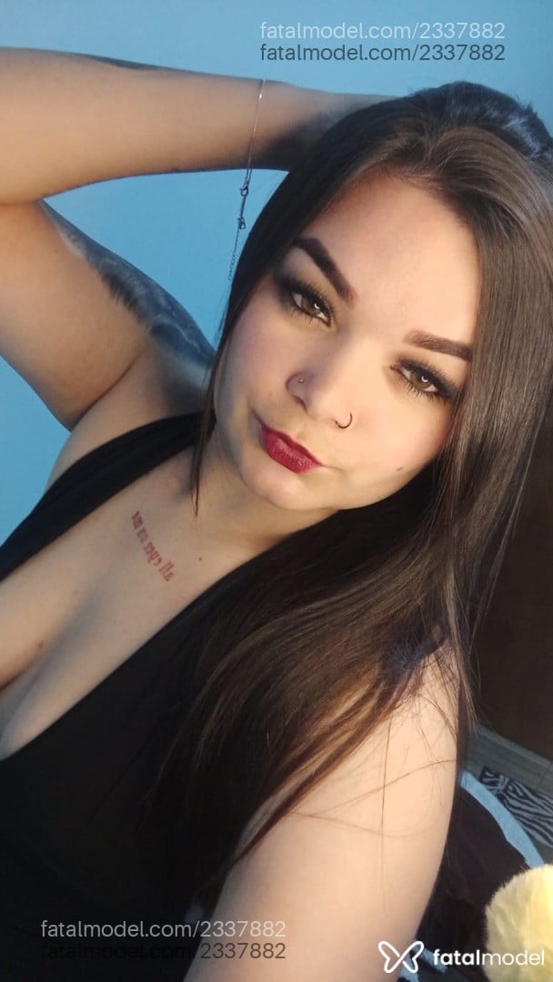 Acompanhante mulher morena (o) de olhos verdes - Thethé Lopes