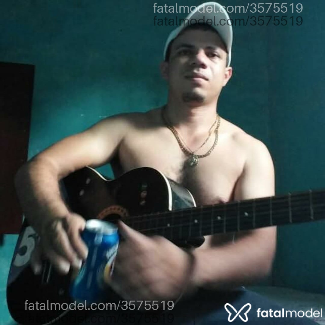 Acompanhante homem com cabelo grisalho de olhos castanhos - Max Orion