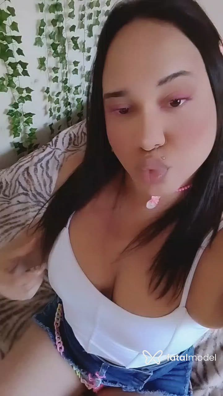 Acompanhante mulher trans com cabelo castanho de olhos castanhos - Kiara Lux