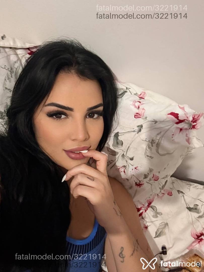 Acompanhante mulher morena (o) de olhos castanhos - Carol Bolzani