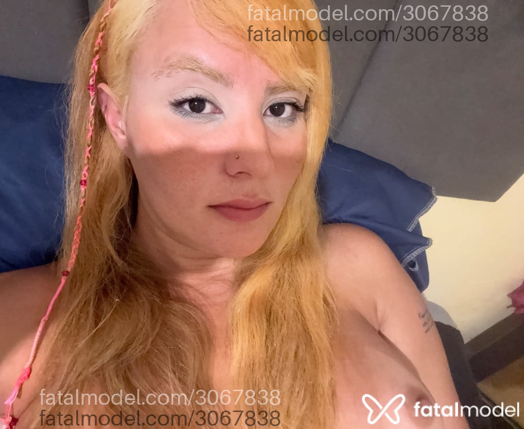 Acompanhante mulher trans com cabelo castanho de olhos pretos - Bella Valentina