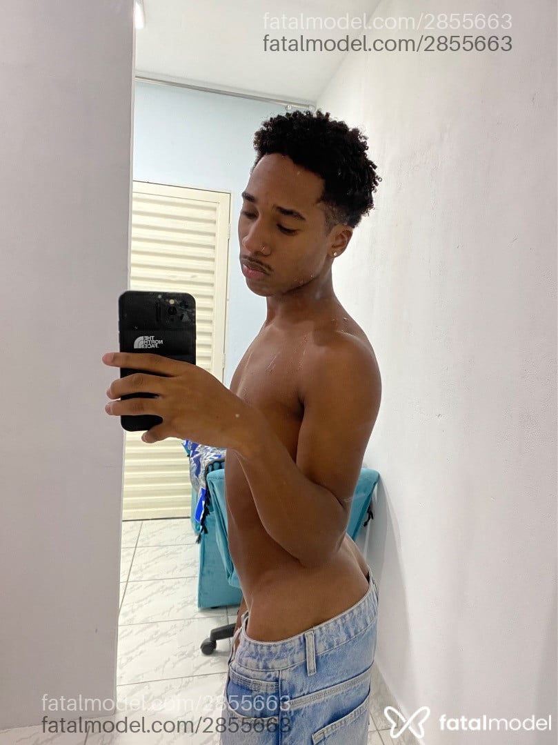 Acompanhante homem morena (o) de olhos castanhos - Daniell
