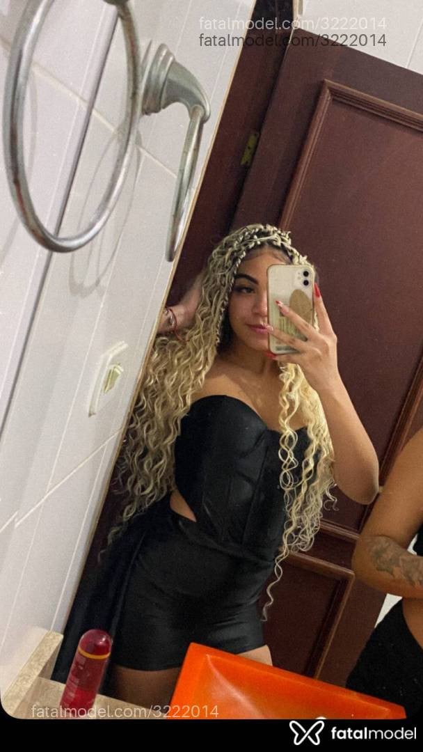 Acompanhante mulher morena (o) de olhos castanhos - Maya