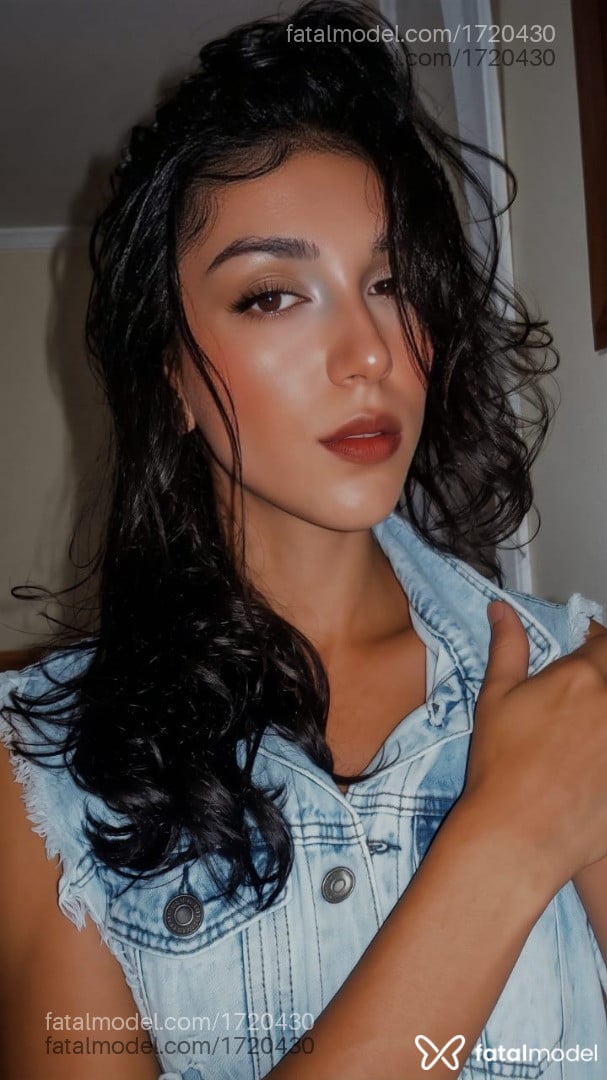 Acompanhante mulher trans morena (o) de olhos castanhos - Lua