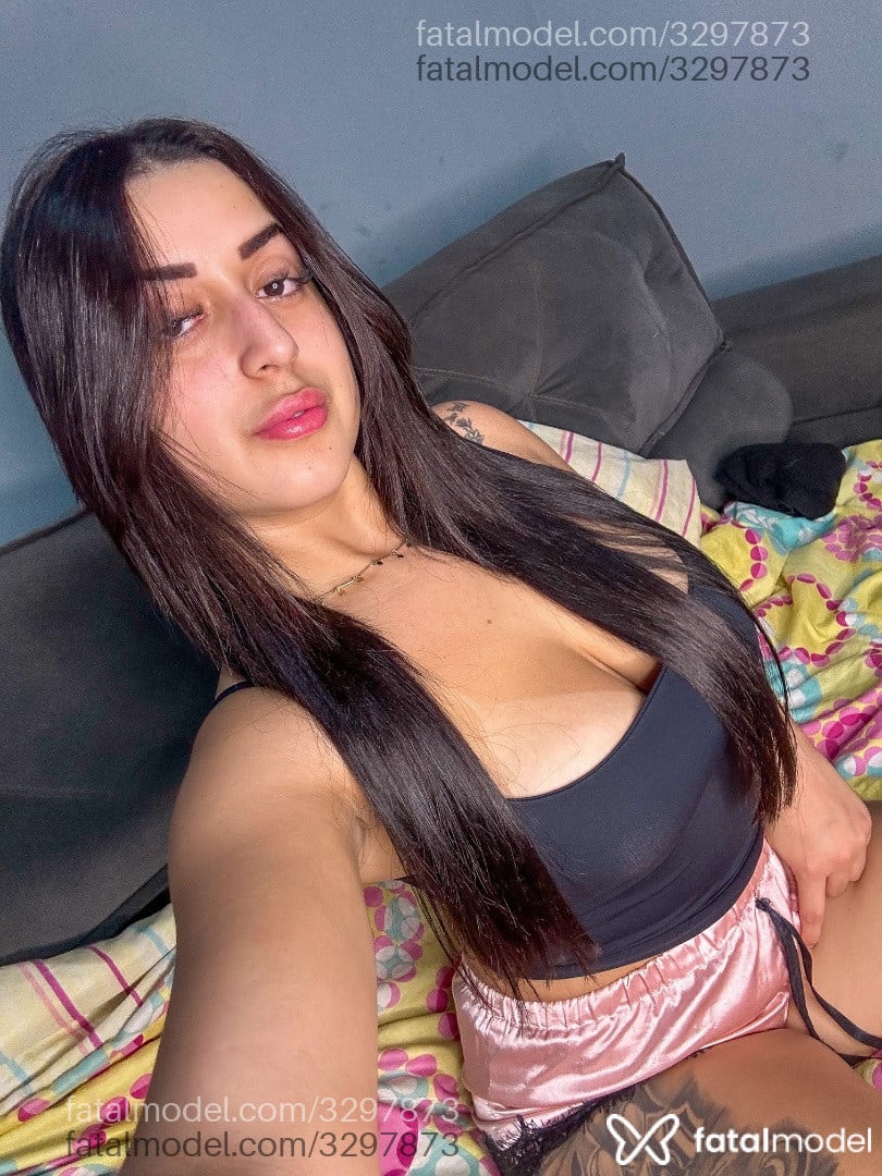 Acompanhante mulher com cabelo castanho de olhos castanhos - Saraiva Maloka