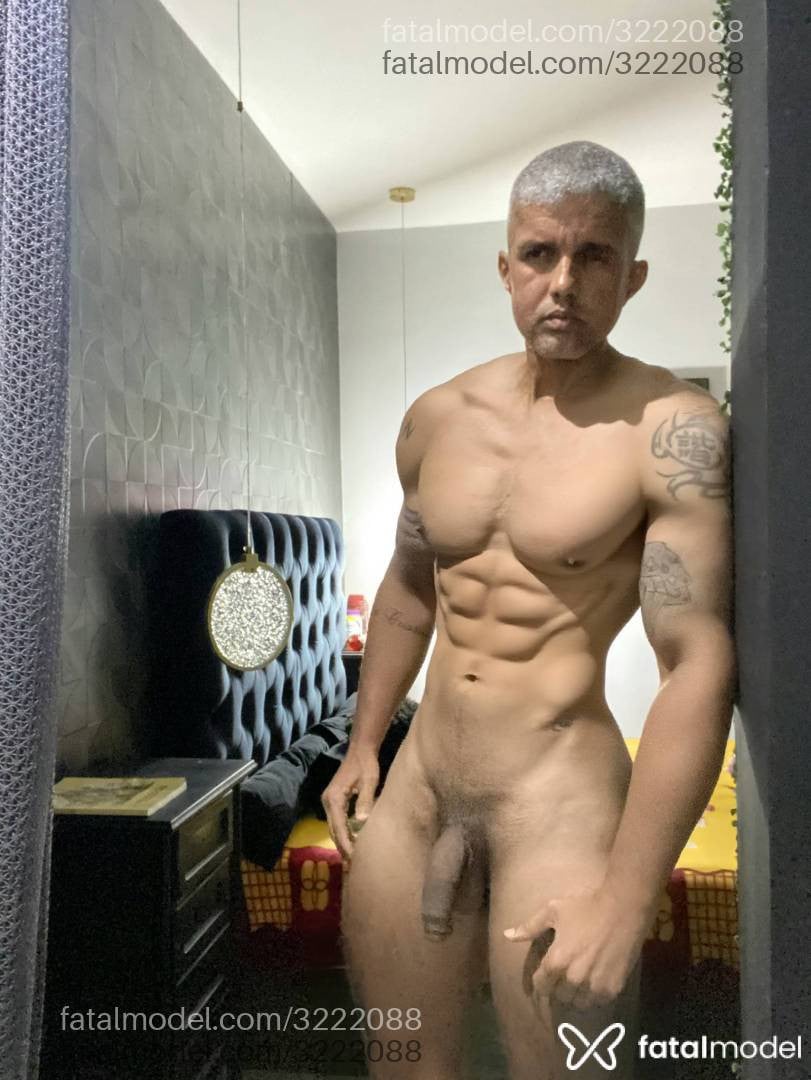 Acompanhante homem com cabelo grisalho de olhos castanhos em Rio de Janeiro Acompanhante homem com cabelo grisalho de olhos castanhos em Rio de Janeiro - Júnior Camargo