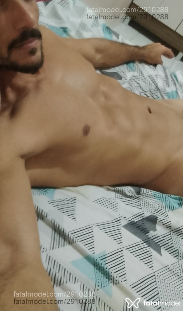 Acompanhante homem trans com cabelo castanho de olhos castanhos - Wagne