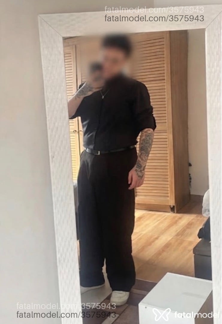 Acompanhante homem morena (o) de olhos castanhos - Tetts