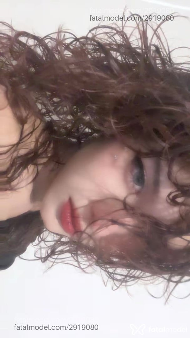 Acompanhante mulher trans ruiva (o) de olhos azuis - Emanuz