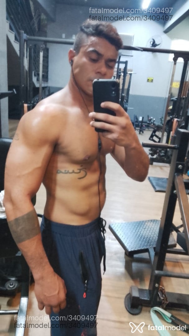 Acompanhante homem com cabelo castanho de olhos castanhos - Netto Acompanhante homem com cabelo castanho de olhos castanhos - Netto