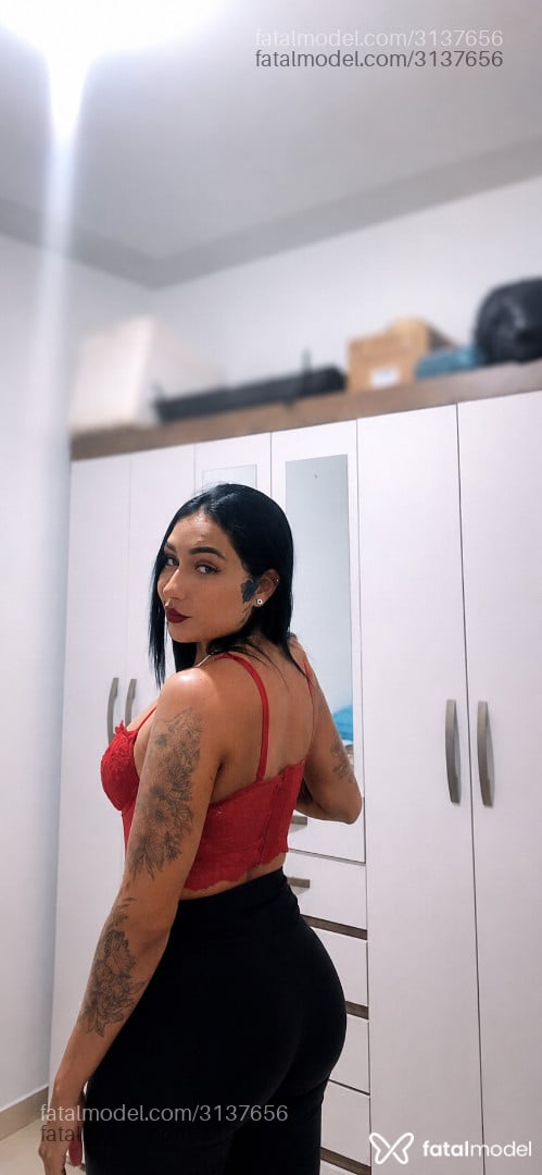 Acompanhante mulher morena (o) de olhos pretos - Morena