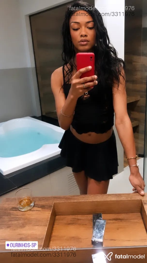 Acompanhante mulher trans morena (o) de olhos castanhos - Bia Silva Acompanhante mulher trans morena (o) de olhos castanhos - Bia Silva
