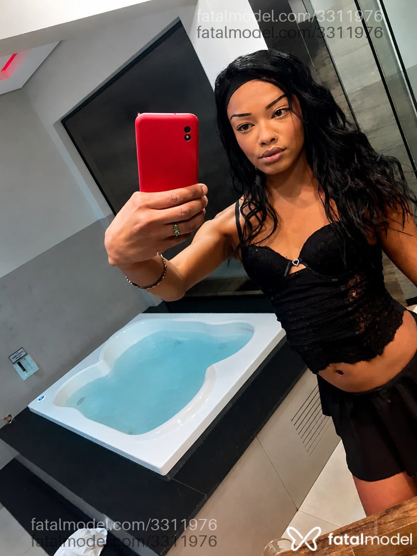 Acompanhante mulher trans morena (o) de olhos castanhos - Bia Silva Acompanhante mulher trans morena (o) de olhos castanhos - Bia Silva