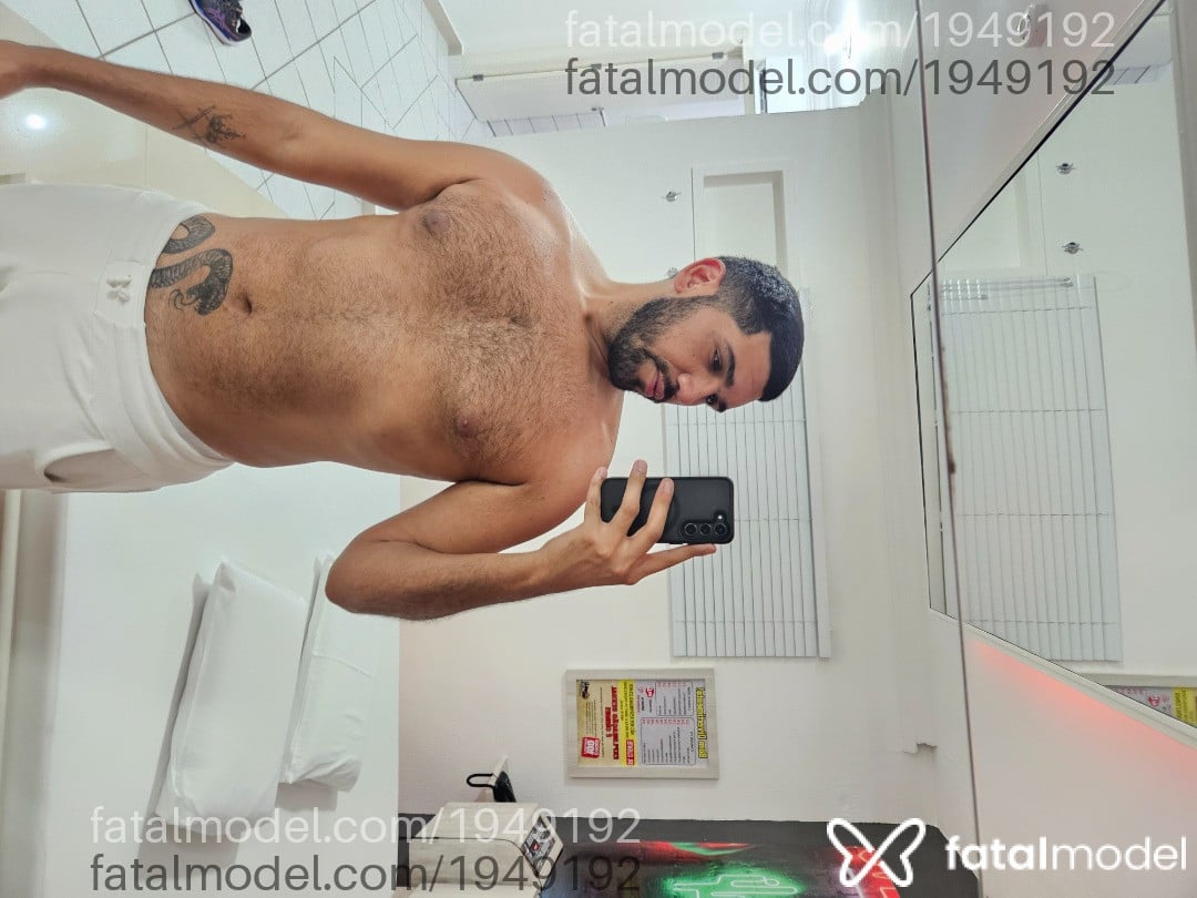 Acompanhante homem morena (o) de olhos pretos - Venz