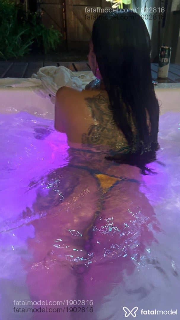 Acompanhante mulher morena (o) de olhos pretos - Harielly ayumi