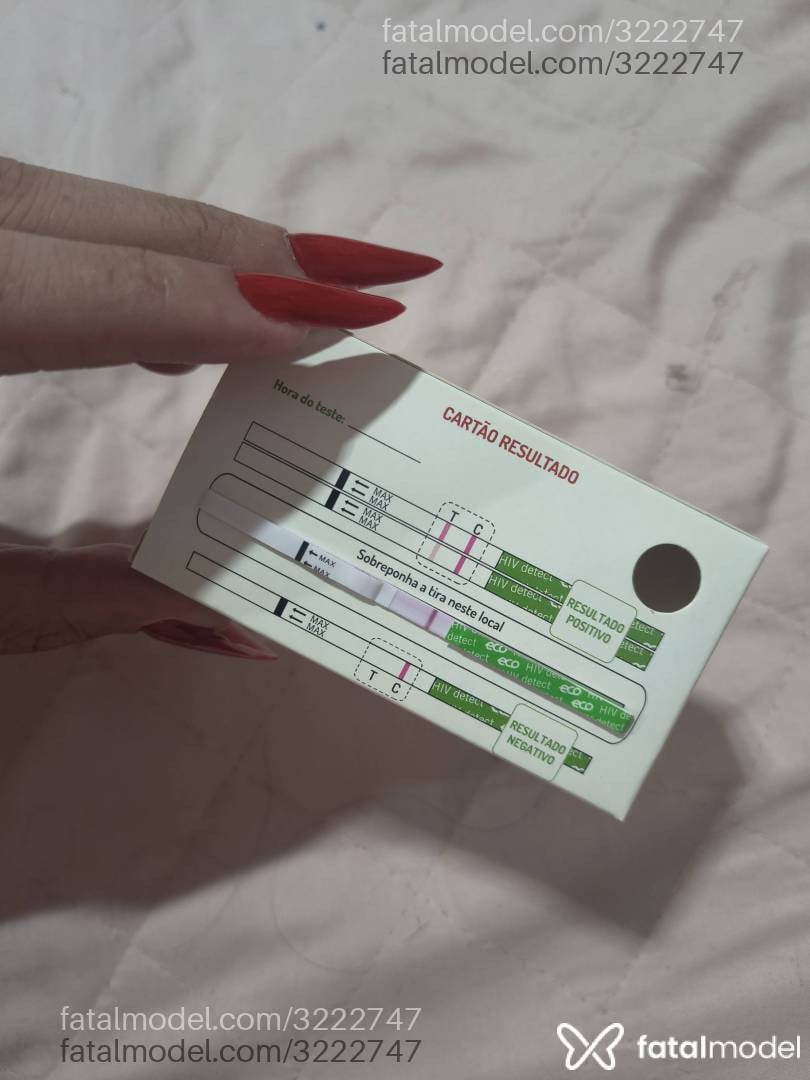 Acompanhante mulher trans morena (o) de olhos verdes - Heloá Silva