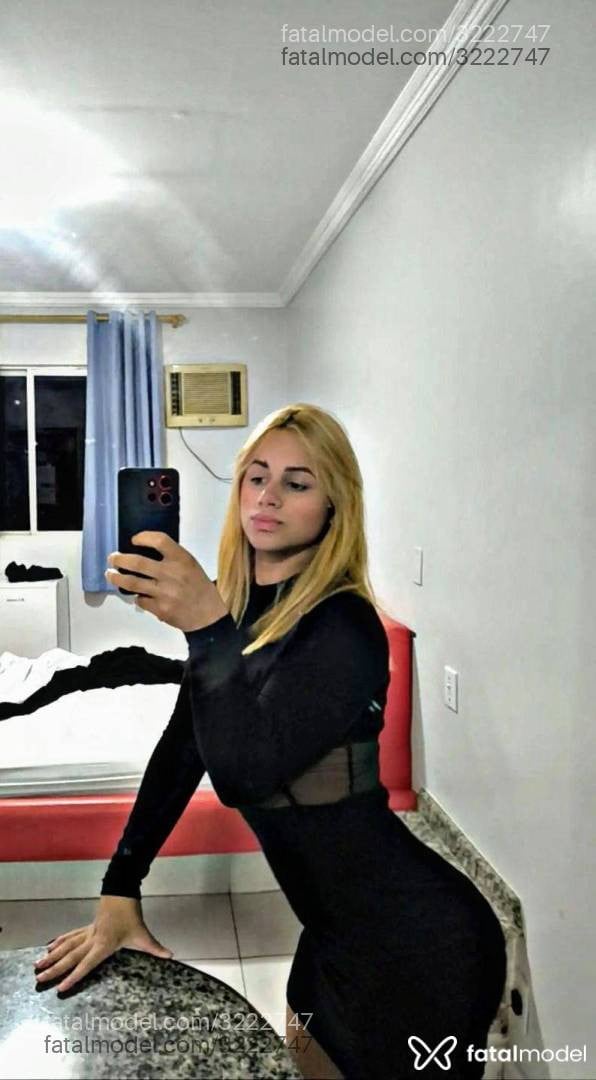 Acompanhante mulher trans morena (o) de olhos verdes - Heloá Silva