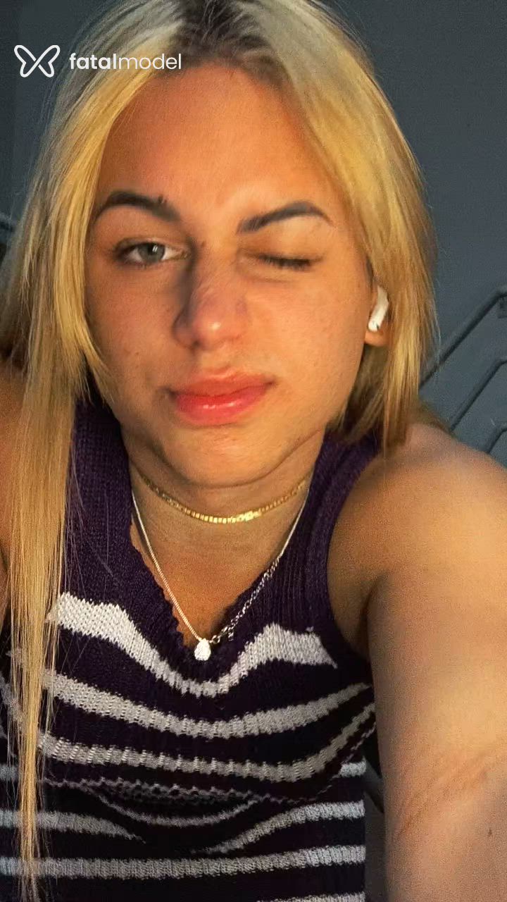 Acompanhante mulher trans morena (o) de olhos verdes - Heloá Silva Acompanhante mulher trans morena (o) de olhos verdes - Heloá Silva
