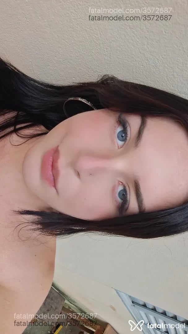 Acompanhante mulher trans morena (o) de olhos azuis - Atena Vesper