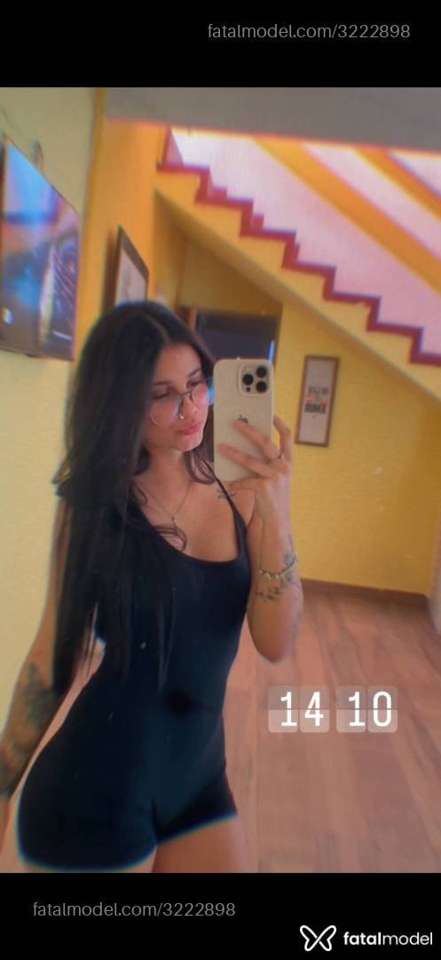 Acompanhante mulher morena (o) de olhos castanhos - Maya