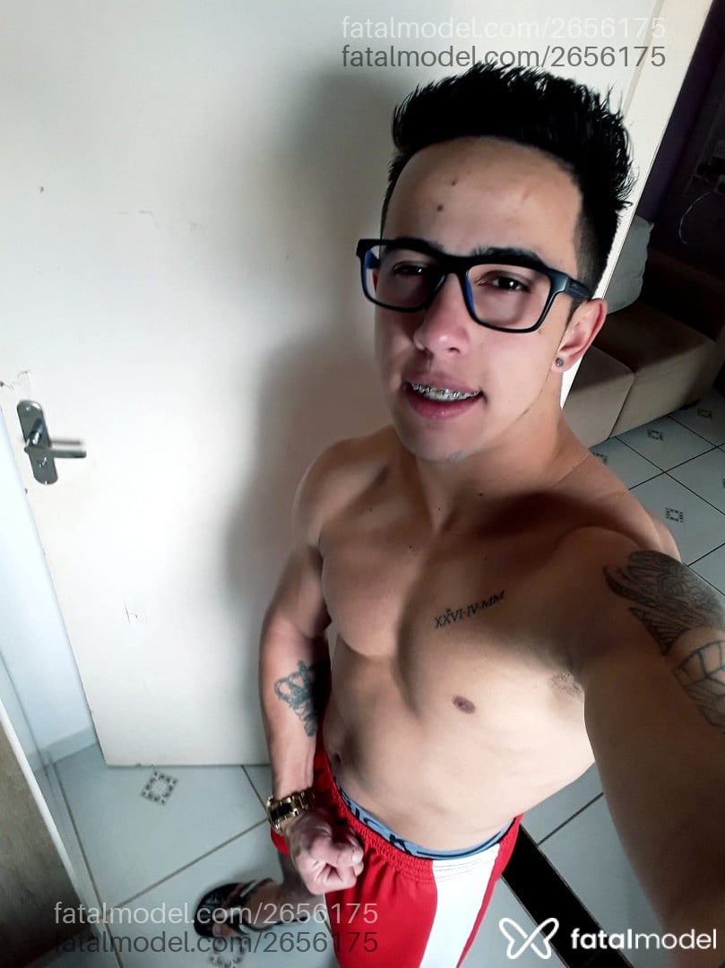 Acompanhante homem morena (o) de olhos castanhos - Vinii Acompanhante homem morena (o) de olhos castanhos - Vinii