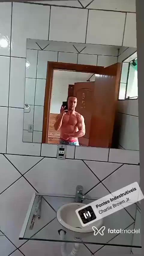 Acompanhante homem morena (o) de olhos castanhos - Vinii Acompanhante homem morena (o) de olhos castanhos - Vinii
