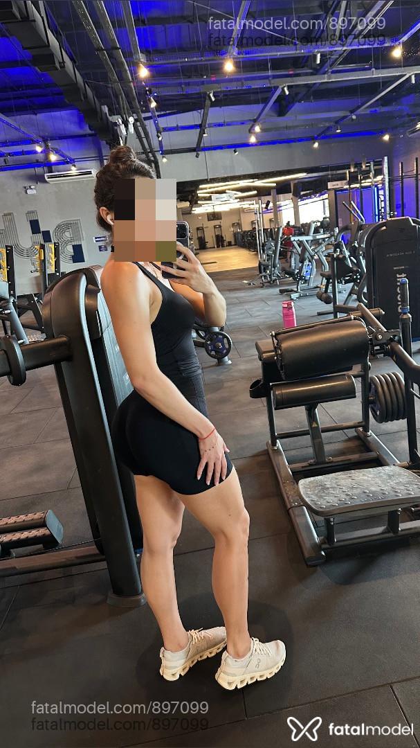 Acompanhante mulher com cabelo castanho de olhos castanhos - Thaís