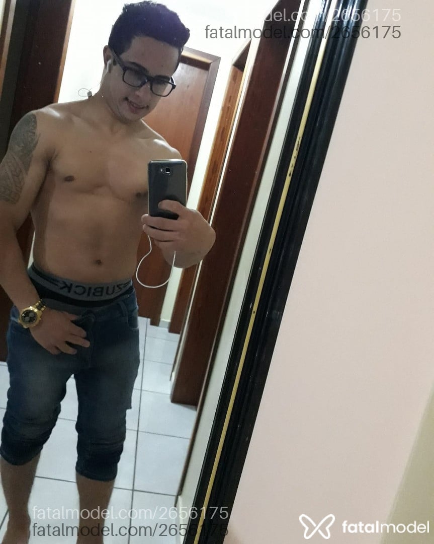 Acompanhante homem morena (o) de olhos castanhos - Vinii Acompanhante homem morena (o) de olhos castanhos - Vinii