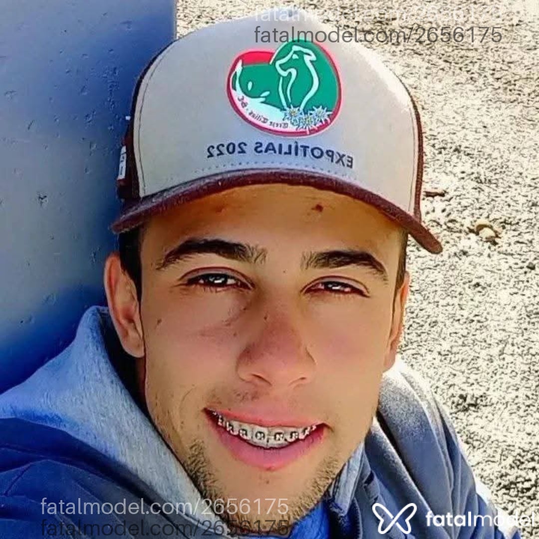 Acompanhante homem morena (o) de olhos castanhos - Vinii Acompanhante homem morena (o) de olhos castanhos - Vinii