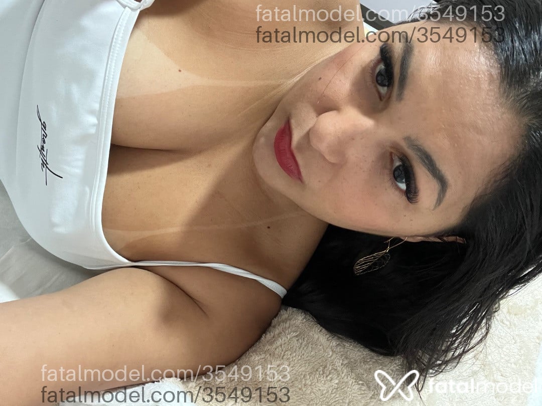 Acompanhante mulher morena (o) de olhos pretos - Amora