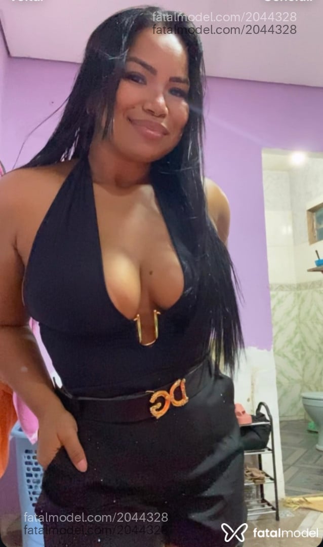 Acompanhante mulher morena (o) de olhos pretos - Belinda