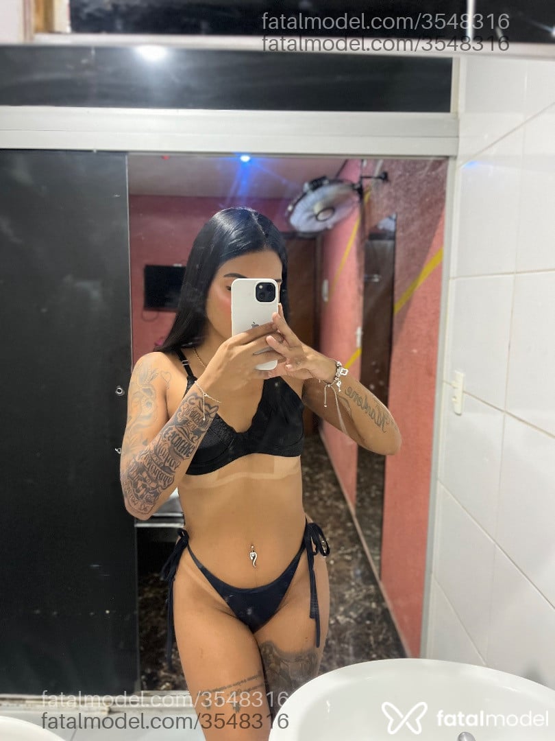 Acompanhante mulher morena (o) de olhos pretos - Priscilla