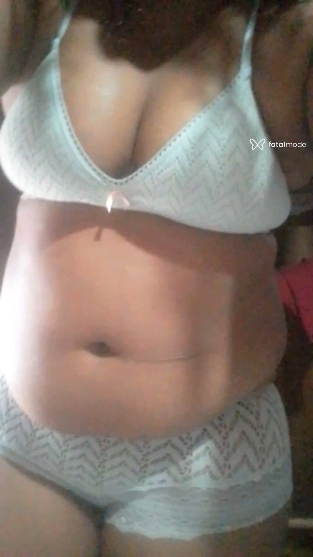 Acompanhante mulher morena (o) de olhos pretos - Rebeca