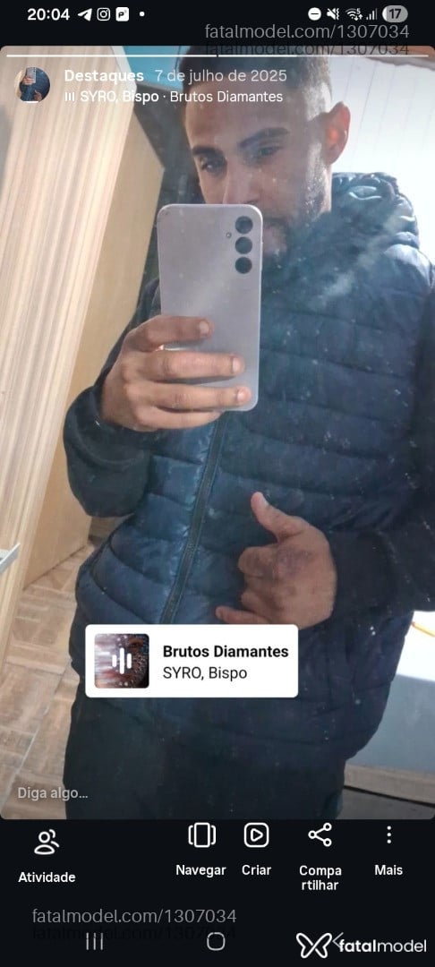 Acompanhante homem com cabelo castanho de olhos castanhos - Davi
