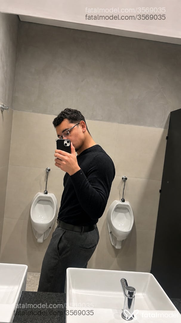 Acompanhante homem com cabelo castanho de olhos castanhos - Léo Vance