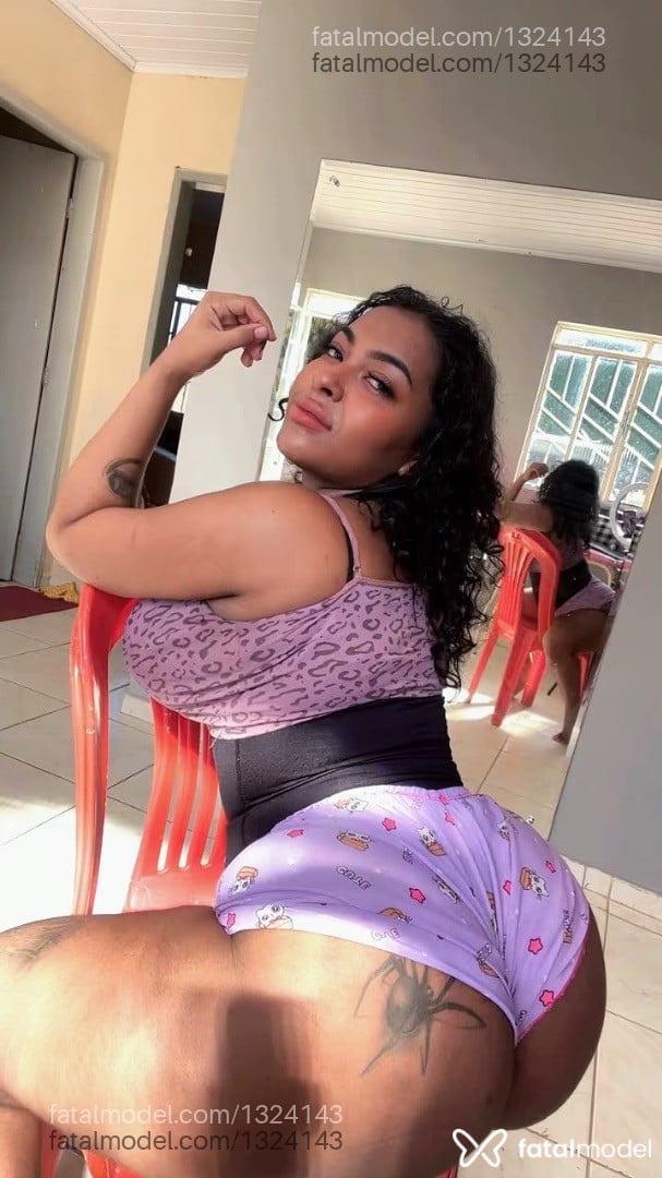 Acompanhante mulher morena (o) de olhos castanhos - Pâmela Butt